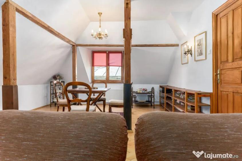 Apartament cu 2 camere semidecomandat în P-ța Victoriei