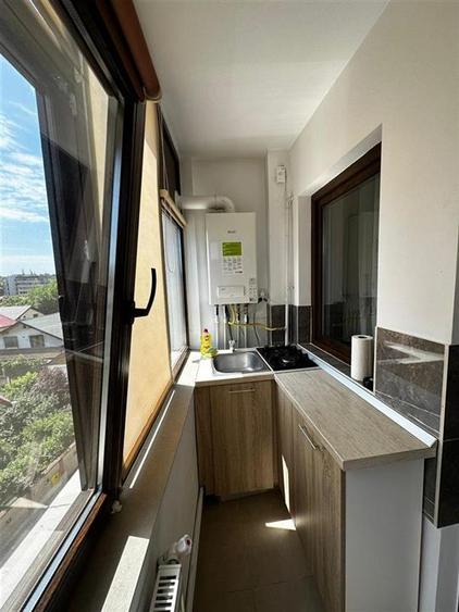 Apartament cu 2 camere semidecomandat, mobilat în Centru Civic