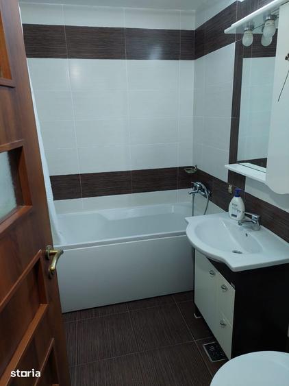 Apartament cu 3 camere decomandat în Cetate