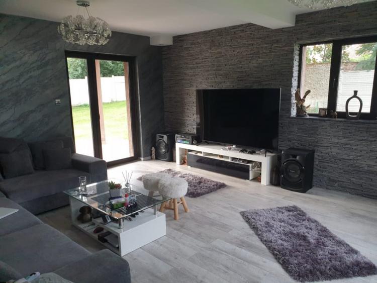 Casă cu 5 camere cu Teren 950 Mp în Central