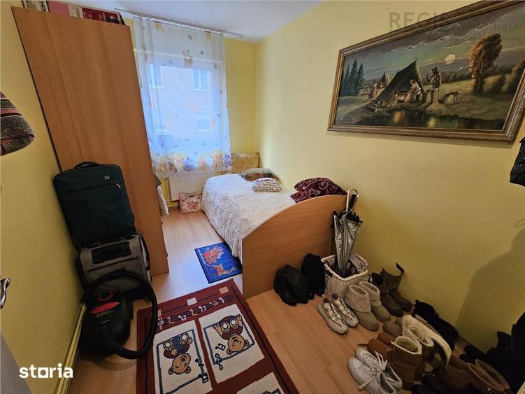 Apartament cu 3 camere decomandat în Astra
