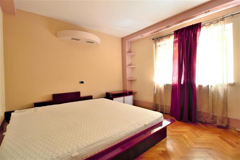 Apartament cu 3 camere decomandat în Girocului