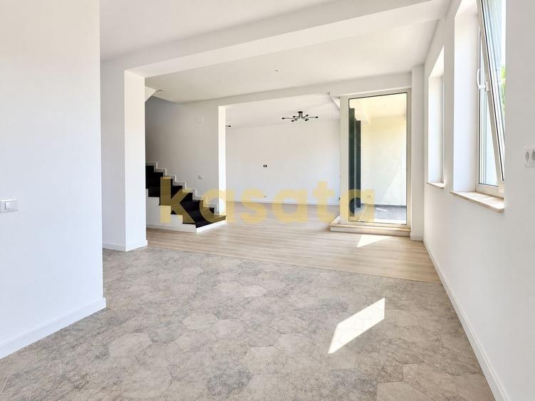 Duplex cu 4 camere cu Canalizare în Nord