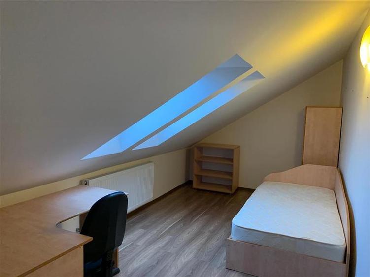 Apartament cu 3 camere semidecomandat, mobilat în Bună Ziua