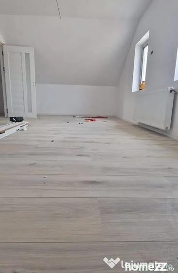Casă cu 5 camere cu Teren 200 Mp în Lumina