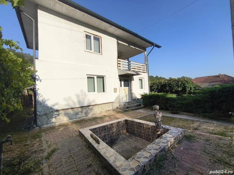 Casă cu 5 camere cu Teren 1560 Mp în Crasna