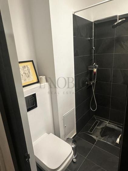 Apartament cu 3 camere decomandat, mobilat în P-ța Victoriei