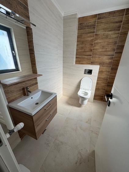 Casă individuală cu 6 camere cu Canalizare în Central