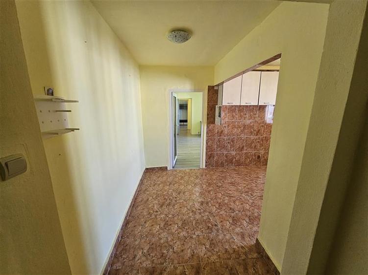 Apartament cu 2 camere semidecomandat, mobilat în Micro III