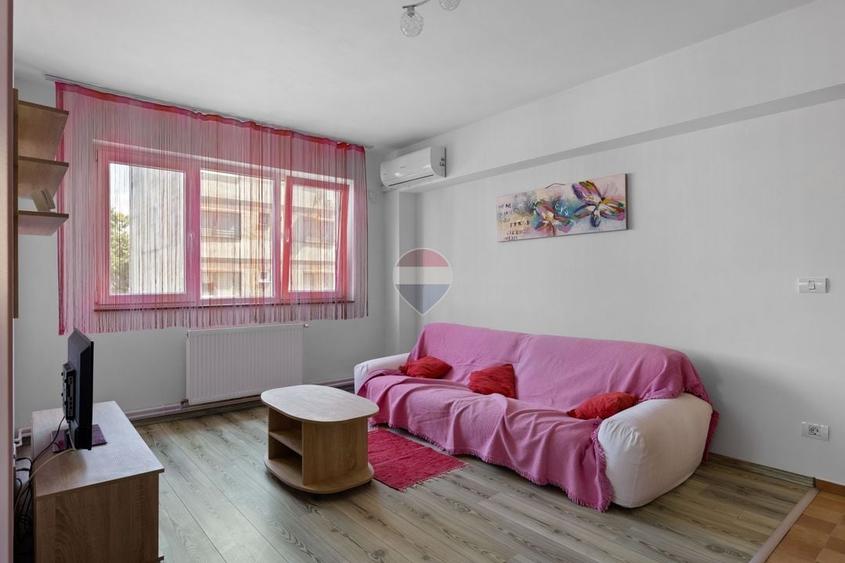 Apartament cu 2 camere semidecomandat, mobilat în Boul Roșu