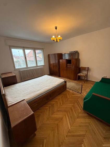 Apartament cu 4 camere, mobilat în Central