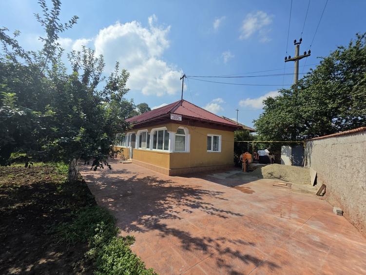 Casă cu 4 camere în Comana