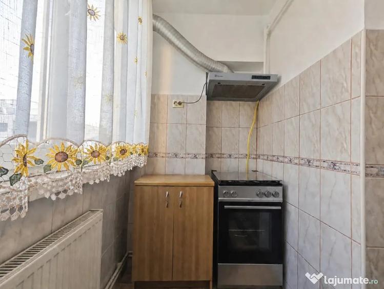 Apartament cu 3 camere decomandat în Girocului