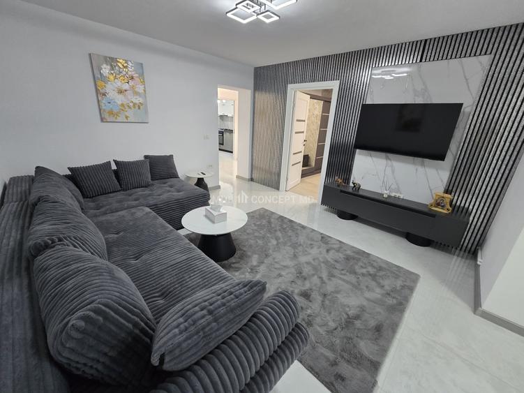 Apartament cu 3 camere semidecomandat, mobilat în Cina