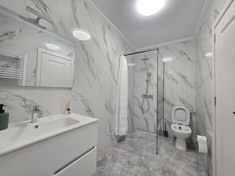Apartament cu 2 camere decomandat, mobilat în Central