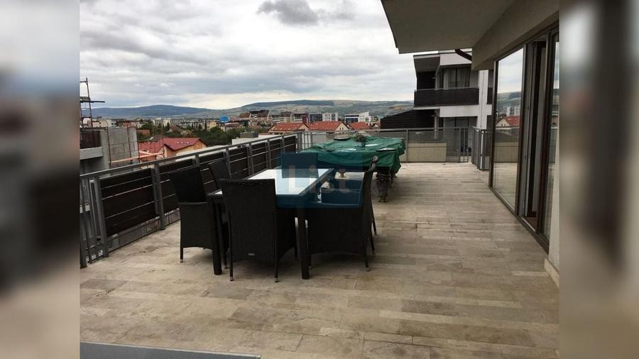 Apartament cu 4 camere semidecomandat, mobilat în Bună Ziua