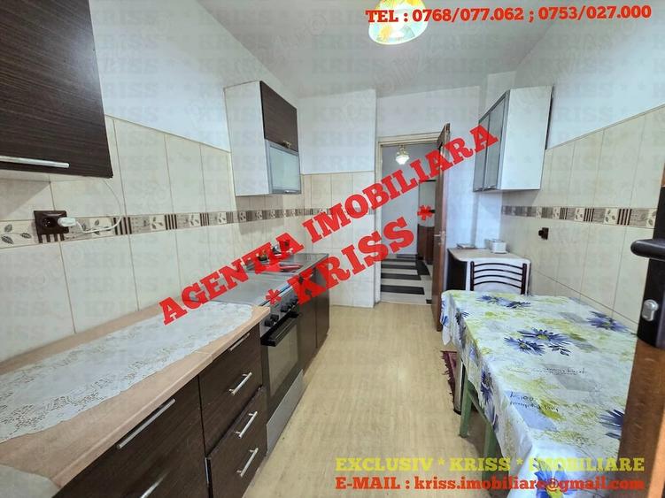Apartament cu 4 camere decomandat în Negru Vodă