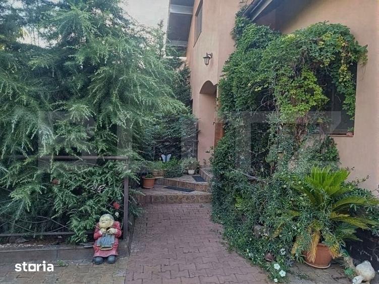Casă cu 5 camere cu Teren 720 Mp în Sânmihaiu Român