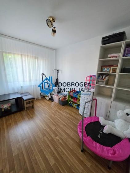 Apartament cu 3 camere decomandat, mobilat în E3