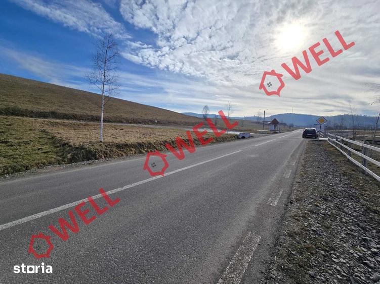 Teren de 1045 mp, în Barcani