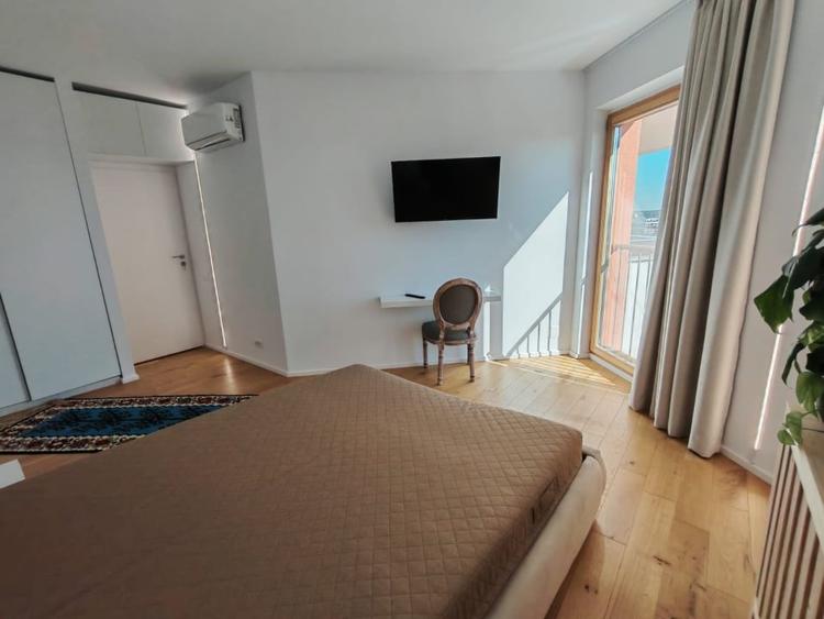 Apartament cu 3 camere decomandat, mobilat în P-ta Presei Libere