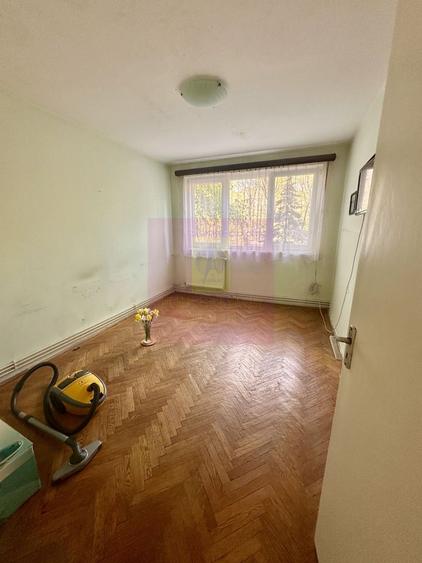 Apartament cu 3 camere decomandat în Berceni