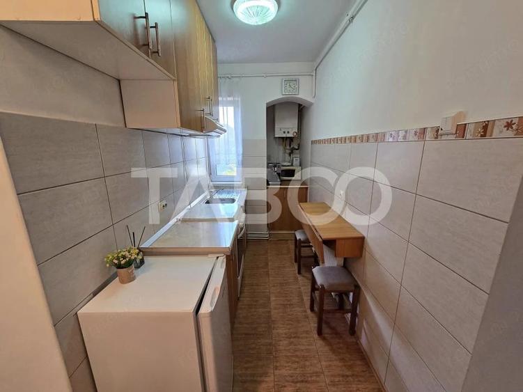 Apartament cu 3 camere semidecomandat în Central