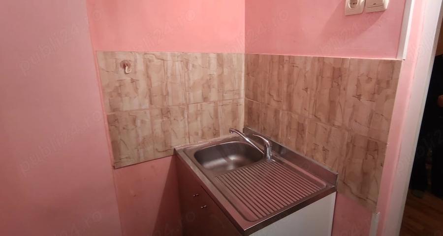 Garsonieră decomandată în Central