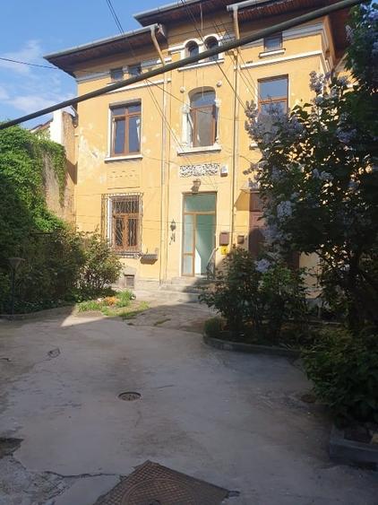 Apartament cu 2 camere semidecomandat, mobilat în Moșilor