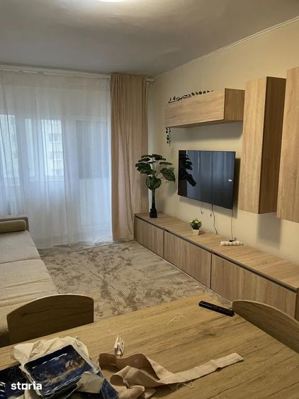 Apartament cu 3 camere decomandat, mobilat în Tei