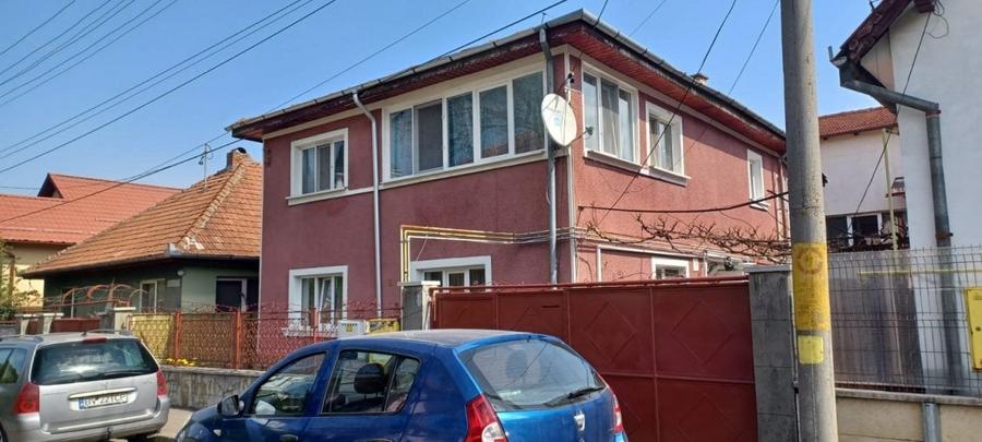 Casă cu 6 camere cu Teren 400 Mp în Noua