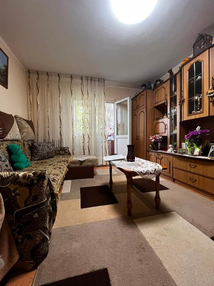 Apartament cu 3 camere semidecomandat în Dacia