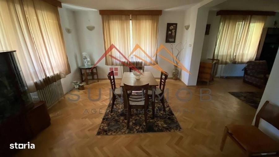 Vila de vanzare, teren 3100 mp, 7 camere, 6 grupuri sanitare, 3 CT, an - 10