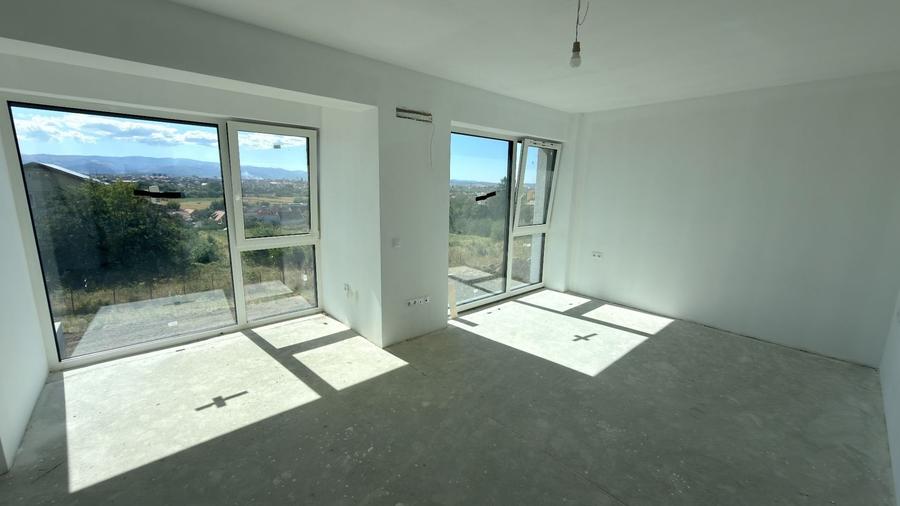 Casă cu 4 camere cu Teren 200 Mp în Gușterița