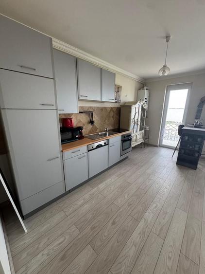 Apartament cu 2 camere decomandat, mobilat în Girocului