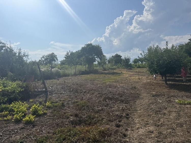 Casă cu 4 camere în Străoane