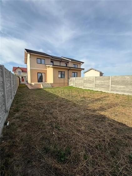 Duplex cu 4 camere cu Canalizare în Moșnița Nouă