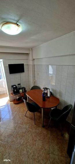 Apartament cu 3 camere decomandat în Trivale