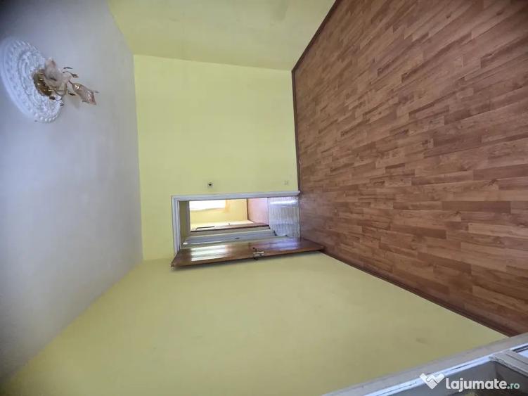 Apartament cu 3 camere semidecomandat în 1 Decembrie 1918