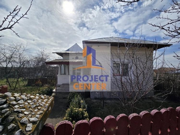 Casă cu 3 camere cu Teren 2101 Mp în Albota