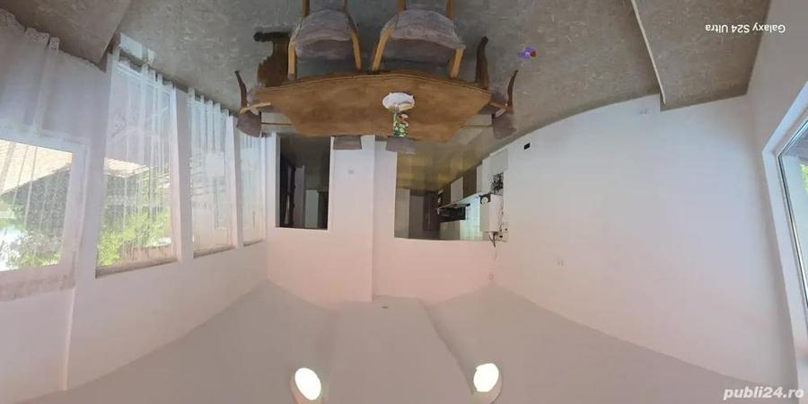 Apartament cu 4 camere decomandat în Central
