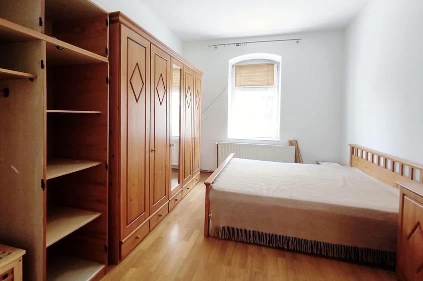 Apartament cu 4 camere, mobilat în Central