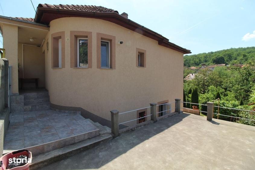 Casă cu 4 camere în Hunedoara