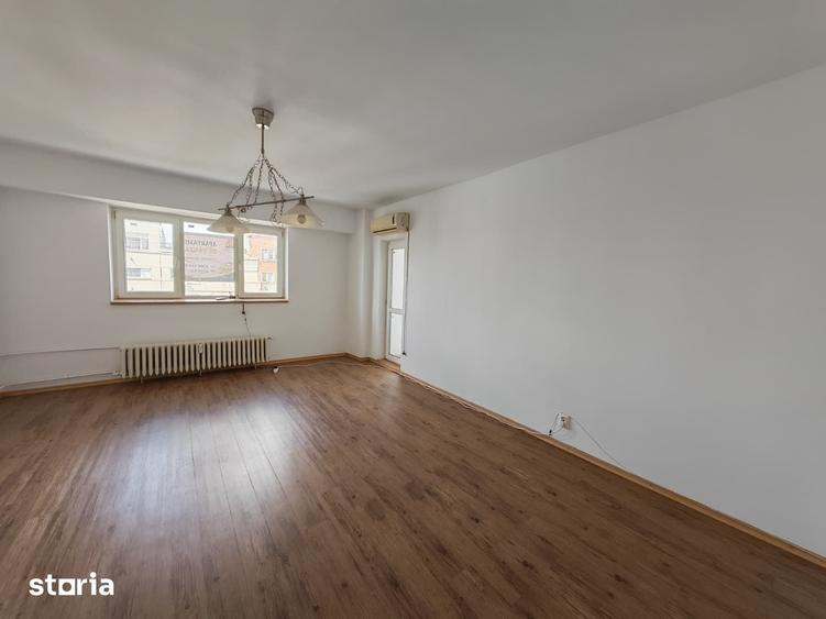 Apartament cu 3 camere decomandat în Decebal