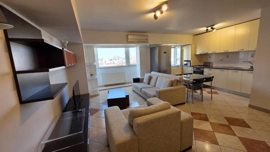 Apartament cu 3 camere semidecomandat în Unirii