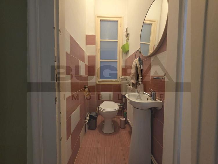 Apartament cu 3 camere semidecomandat, mobilat în Central
