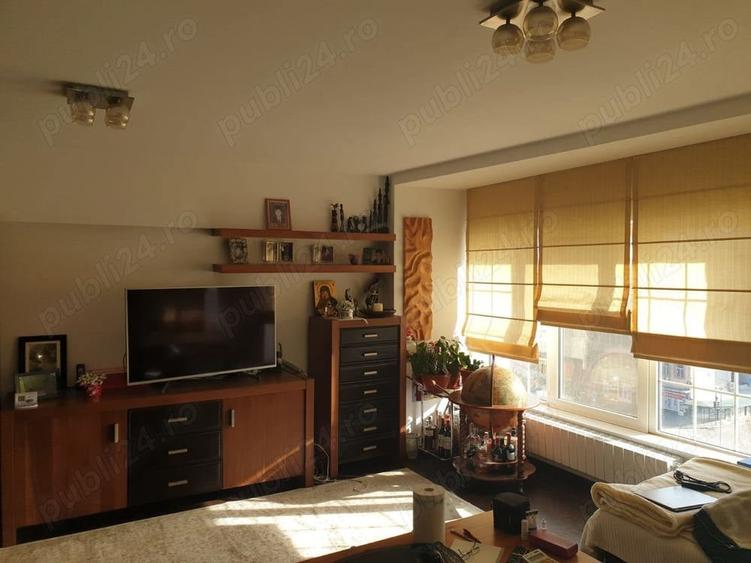 Apartament cu 4 camere decomandat în Oltenița