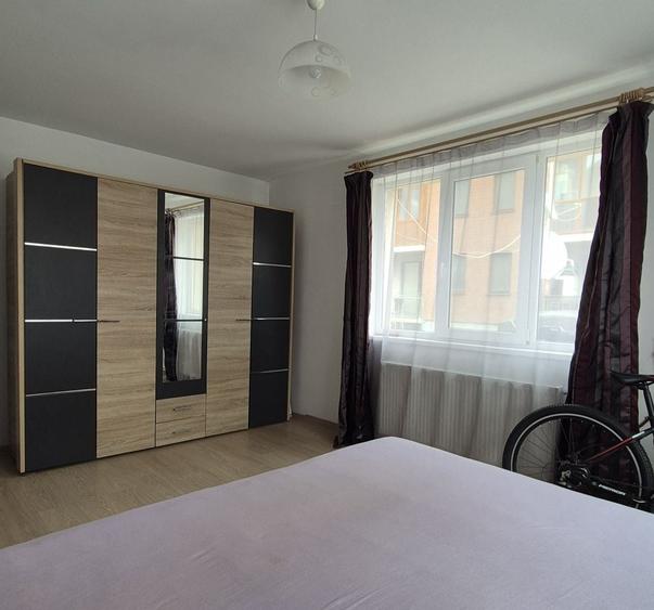 Apartament semidecomandat în Florești