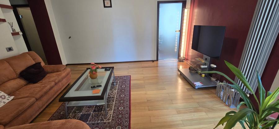 Apartament cu 3 camere semidecomandat în Cișmigiu