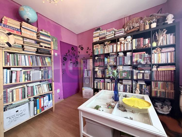 Apartament cu 4 camere semidecomandat în Central